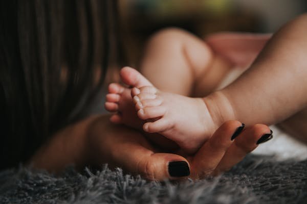 Maman : conseils pratiques pour accompagner chaque étape